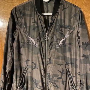 Rock & Republic Camo Jacket Sz Medium Trendy Bomber style w/ embroidered birds